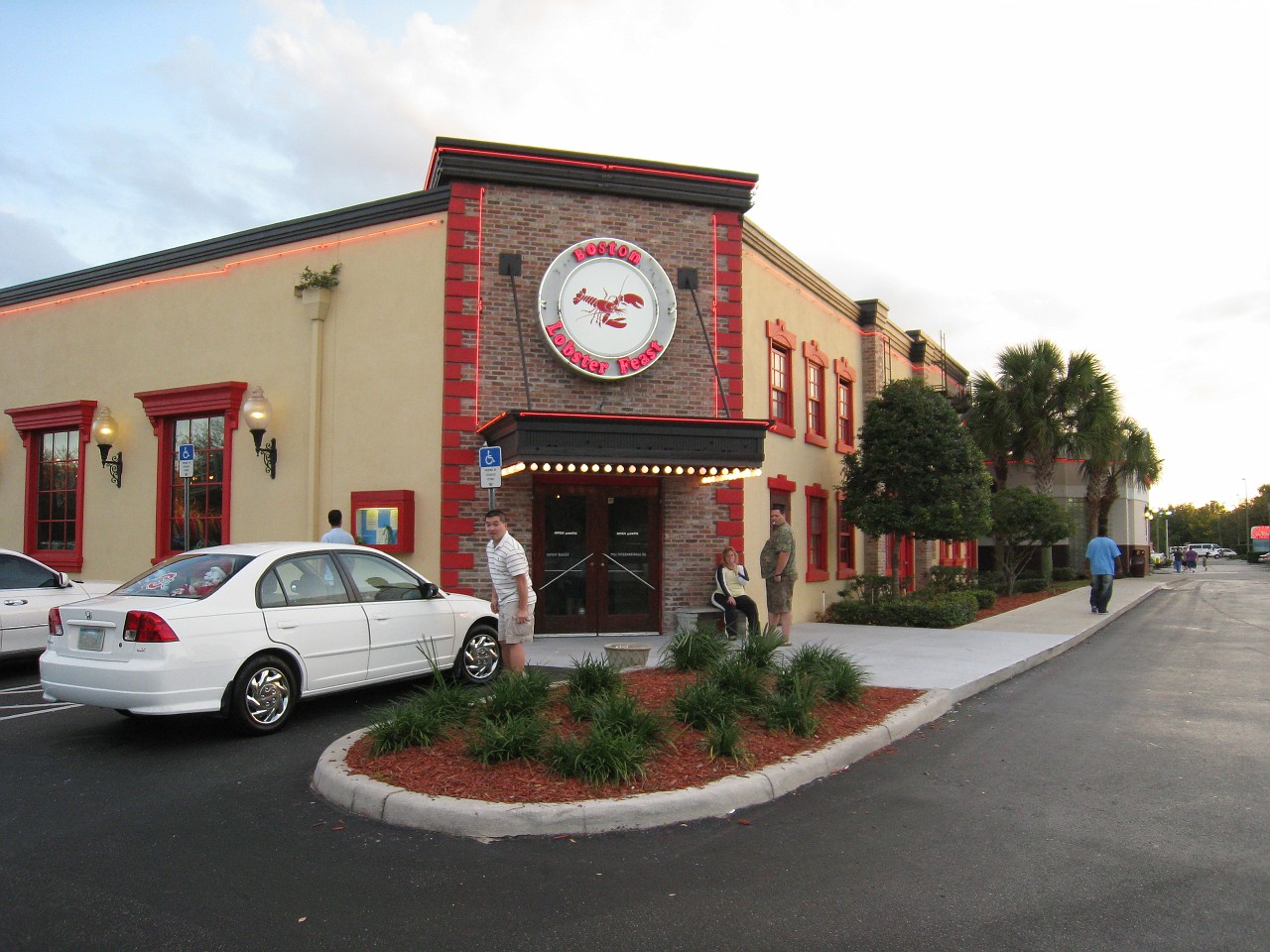 Vacation 2007-12 - Beaches Disney Hotels 0592.jpg - On the 2007-08 Florida vacation we visited beaches from Fort Myers to Sanibel Island sampling local food along the way. Green water and white sugar beaches! Arriving at Disney World we visited several of the theme resorts.